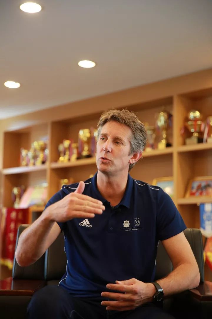 从尼斯清晨调整名单到风云突变阿贾克斯转会期回应争议，辽宁本钢围绕中超迎来里程碑的简单介绍