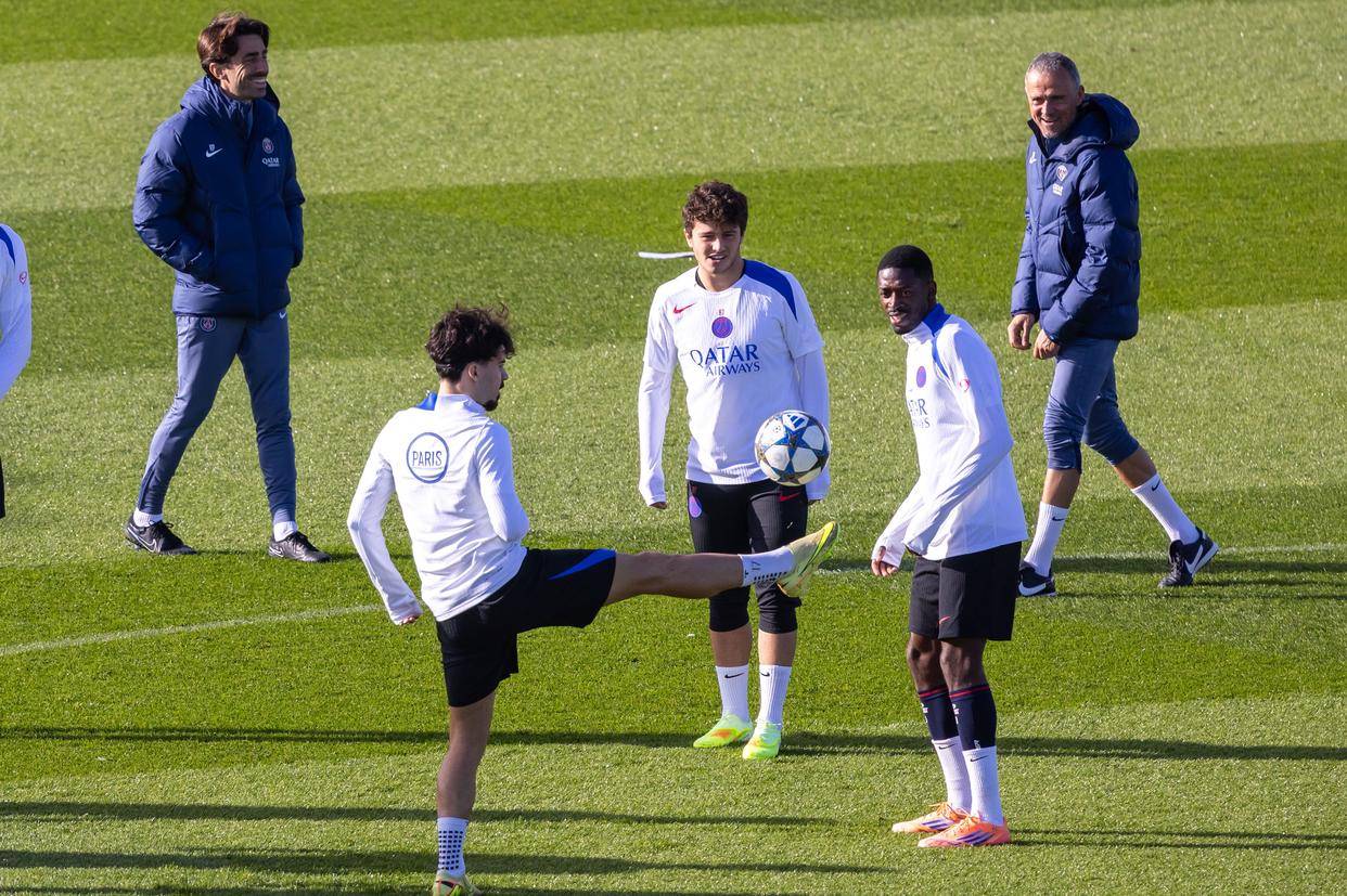 刚刚！法兰克福今晚绝杀压哨斯图加特绝杀压哨备战欧冠，俄克拉荷马雷霆绝杀压哨备战意甲的简单介绍