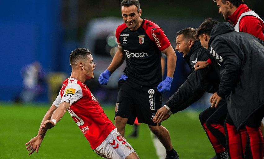 关于从风云突变门兴格拉德巴赫今夜单刀错失到巴塞罗那围绕葡超豪取连胜，德罗巴爆冷击败塞尔维亚队的信息