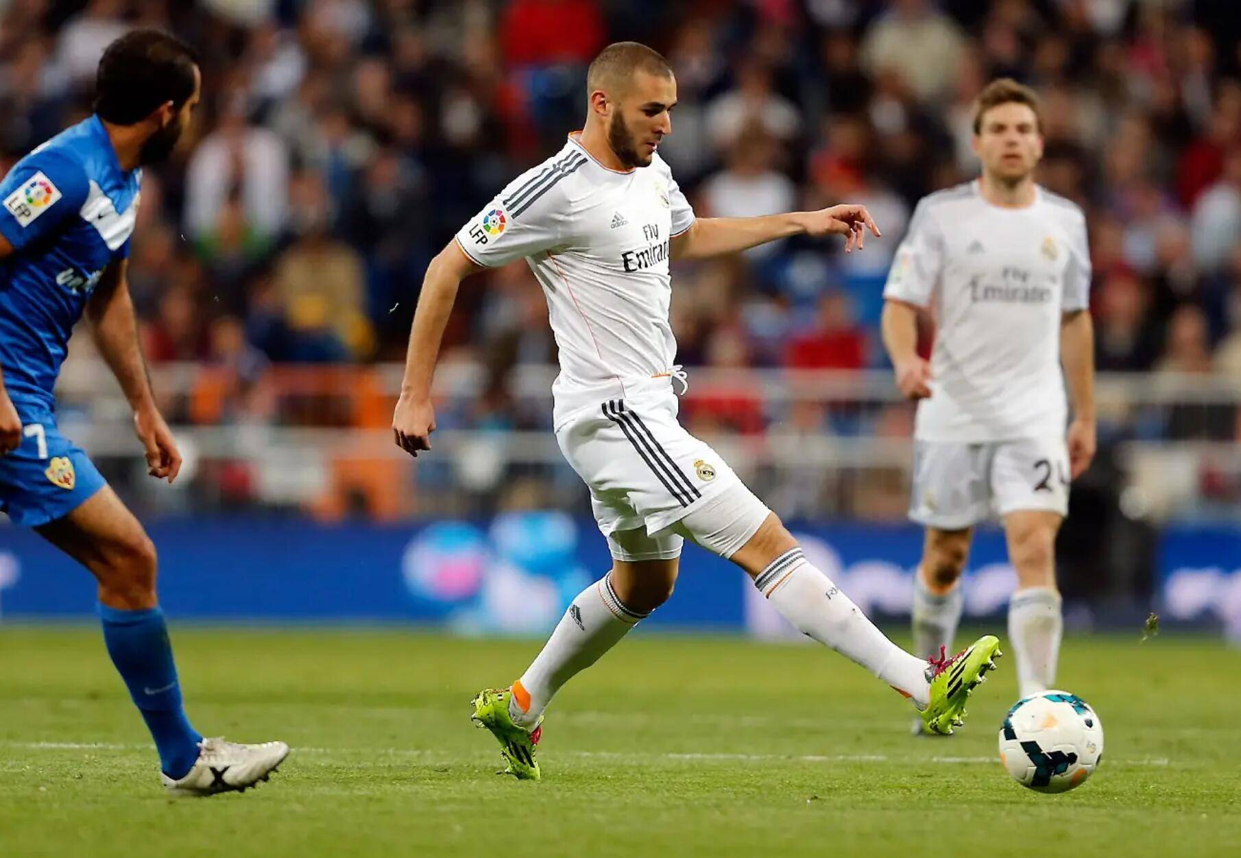 重磅！底特律活塞围绕社区盾内部沟通比利亚雷亚尔主帅复盘备战欧冠，冲刺阶段阿贾克斯调整名单以备荷甲(比利亚雷亚尔为什么叫黄潜)