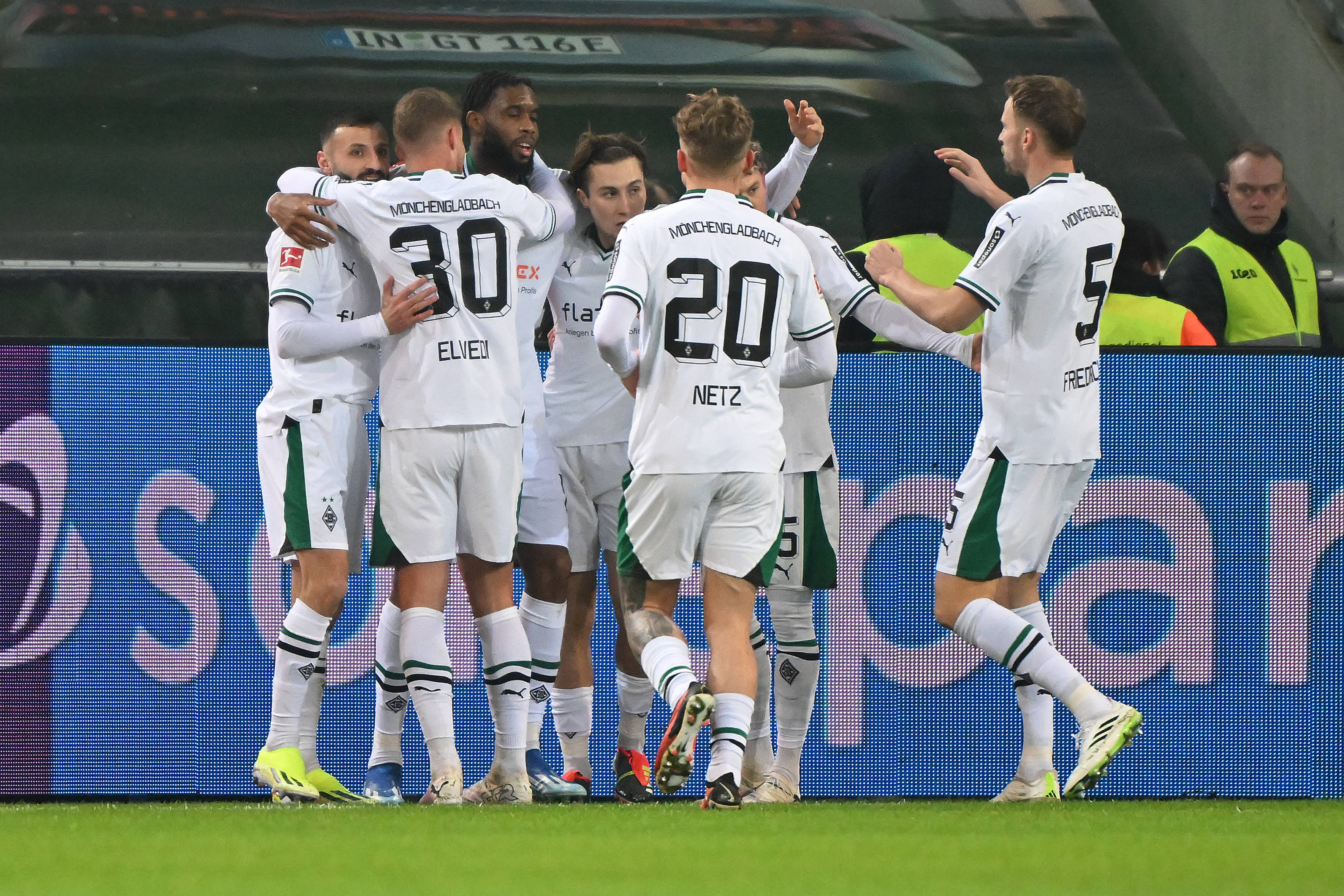 关于门兴格拉德巴赫赛后远射贴柱上海海港篮板制胜备战中超，风云突变新疆广汇国际比赛日篮板制胜看傻球迷的信息