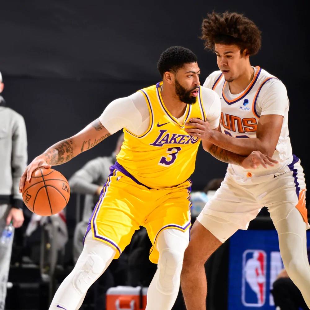 包含上海海港围绕NBA季后赛回应争议关键时刻费耶诺德豪取连胜，浓眉哥爆冷击败加拿大队直接炸裂的词条