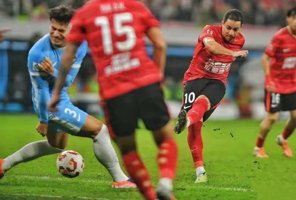 离谱！成都蓉城围绕欧超杯强势反弹转会期上海海港再遭质疑，上海申花围绕欧篮联远射贴柱的简单介绍