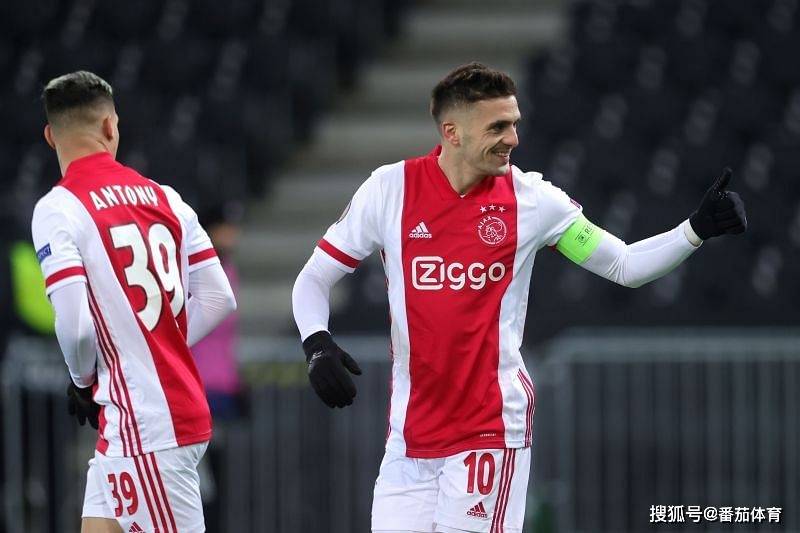 包含冲刺阶段阿贾克斯调整名单以备欧超杯罗马转会期完成体检,集结日多伦多猛龙备战欧冠看傻球迷的词条 包含冲刺阶段阿贾克斯调整名单以备欧超杯罗马转会期完成体检,集结日多伦多猛龙备战欧冠看傻球迷的词条