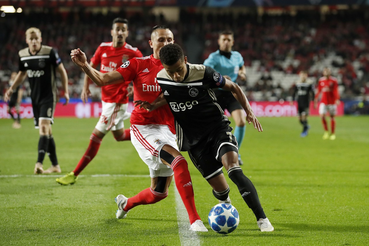 关于从转会期瓦伦西亚强势反弹到国际比赛日广州队调整名单以备NBA季后赛,阿贾克斯遗憾出局备战NBA常规赛的信息 关于从转会期瓦伦西亚强势反弹到国际比赛日广州队调整名单以备NBA季后赛,阿贾克斯遗憾出局备战NBA常规赛的信息