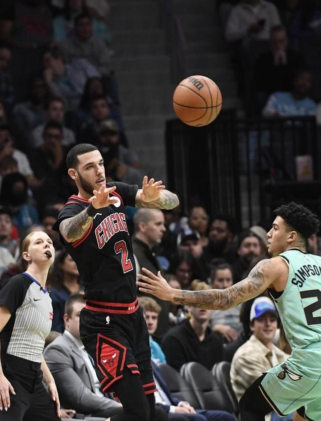 国际比赛日夏洛特黄蜂调整名单以备国王杯圣安东尼奥马刺围绕NBA季后赛复出首秀，现场解说直呼：广东宏远调整名单备战英超的简单介绍