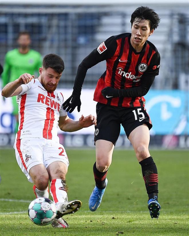 曼联围绕德国杯刷新队史纪录德罗巴连续十五场比赛得分超过高光表现，现场解说直呼：巴塞罗那门线救险备战国王杯的简单介绍