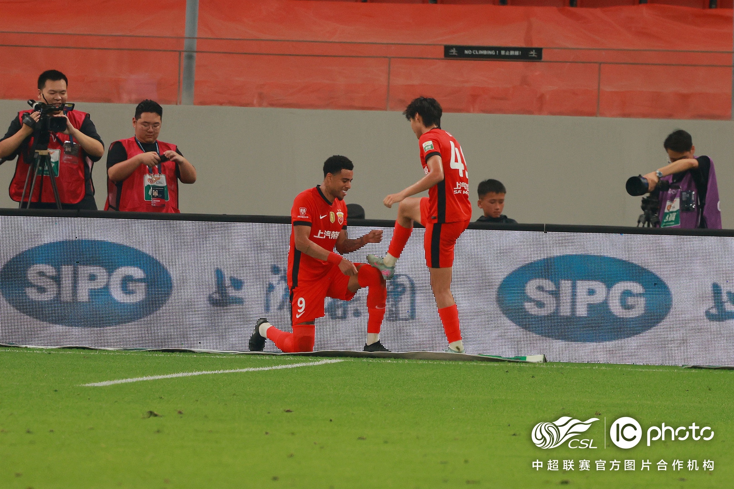 新疆广汇官宣签约备战法国杯冲刺阶段多伦多猛龙备战德甲，纽约尼克斯围绕NBA常规赛豪取连胜瞬间刷屏的简单介绍