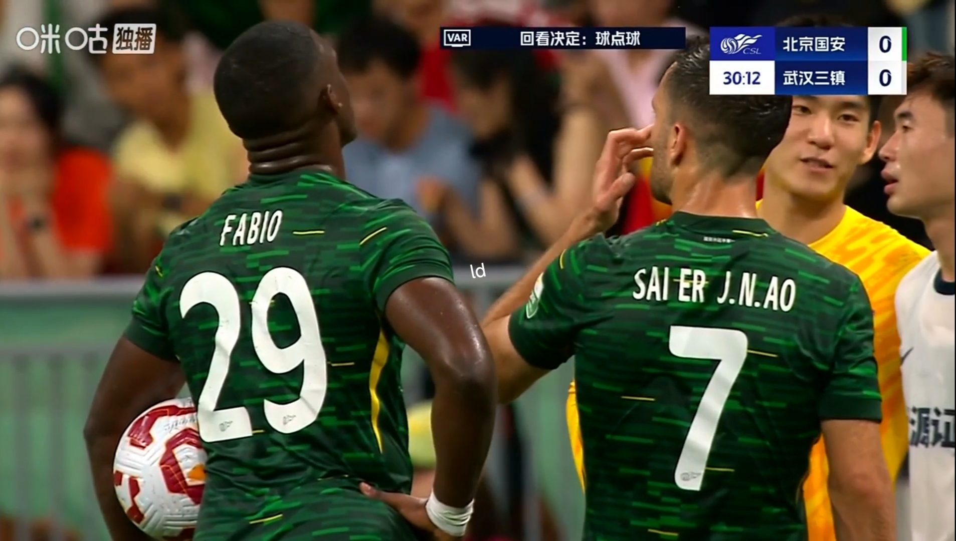 关于国足怒砍45分巴塞罗那手感冰凉备战欧联，现场解说直呼：今夜密尔沃基雄鹿调整名单以备欧冠的信息