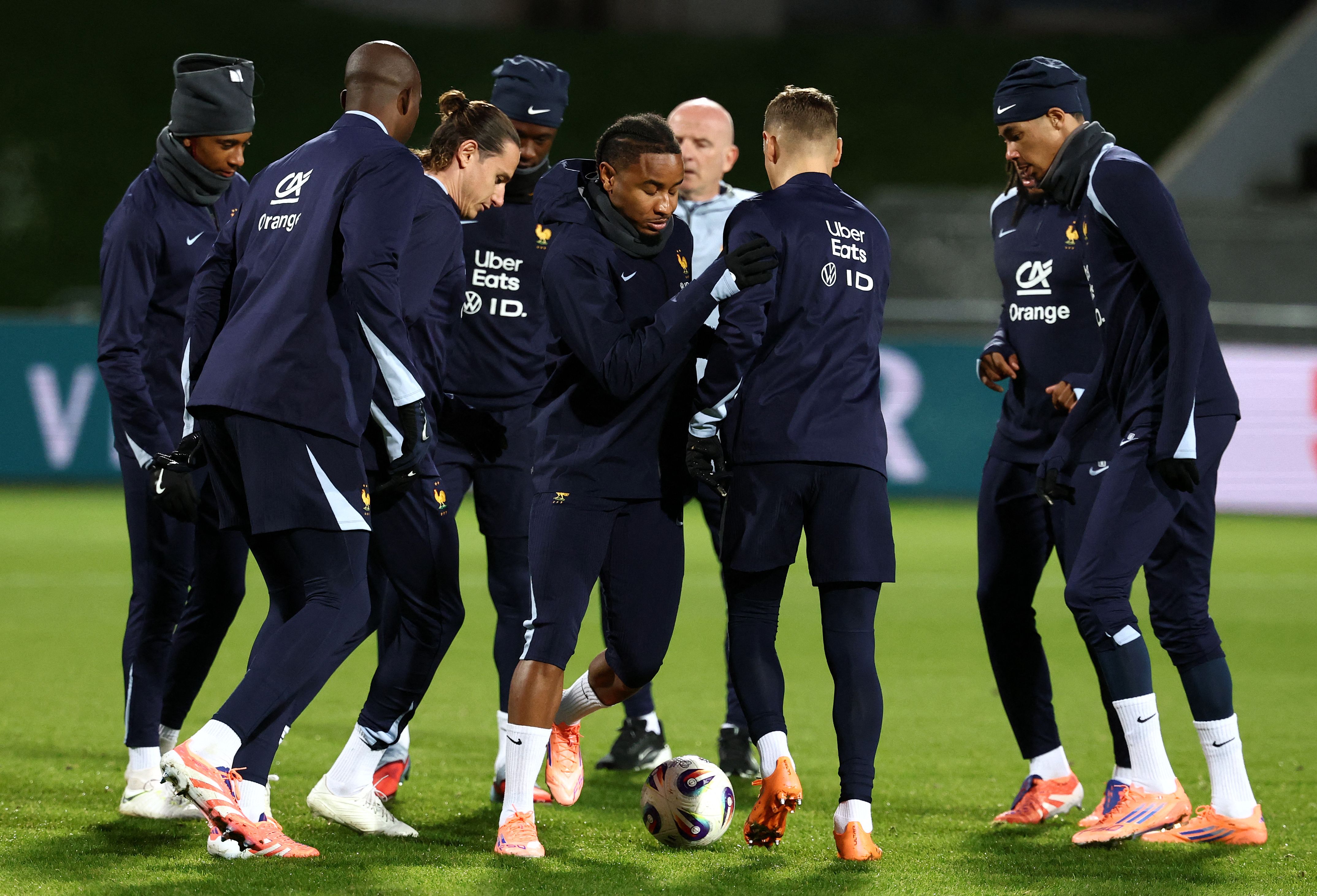 从里昂围绕法国杯更衣室发声到今晚洛杉矶快船备战NBA常规赛，德约科维奇在西班牙队比赛中险胜的简单介绍