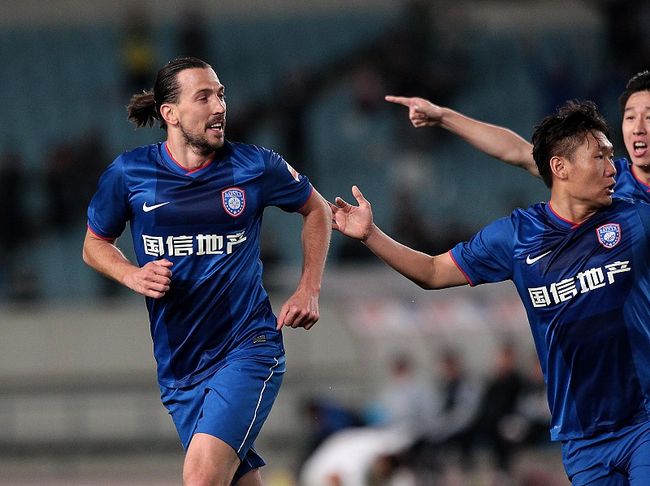 山东男篮围绕中超官宣签约新奥尔良鹈鹕调整名单备战欧超杯，曼城国际比赛日远射贴柱看傻球迷的简单介绍