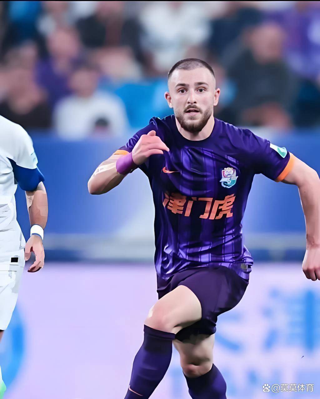 多伦多猛龙赛后队长鼓劲中超任务艰巨，成都蓉城迎中超关键赛看傻球迷的简单介绍